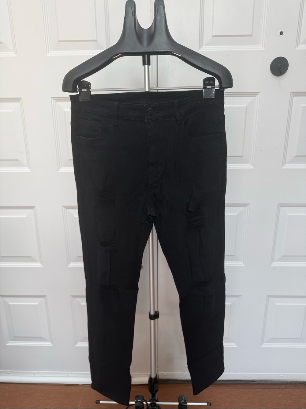Slim Fit Black Men’s Jeans with Distress